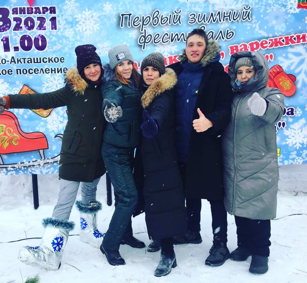 Команда из Азнакаево прокатилась на креативных санях на фестивале в Альметьевске