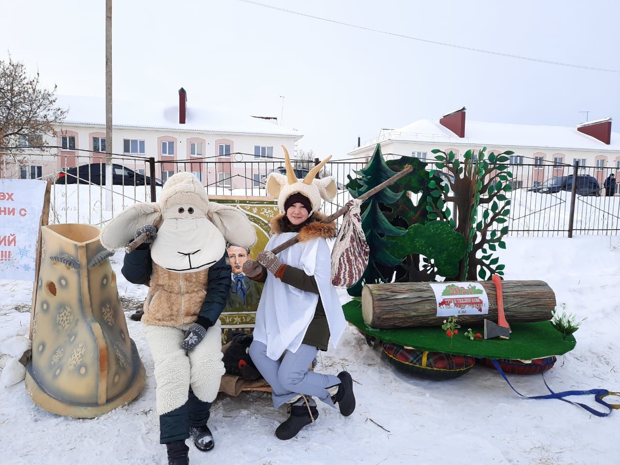 Команда из Азнакаево прокатилась на креативных санях на фестивале в Альметьевске