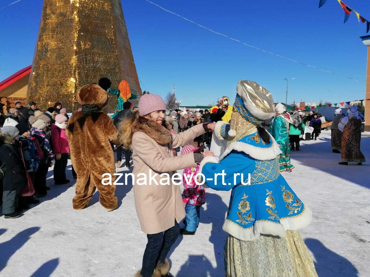 В Азнакаево отпраздновали Масленицу