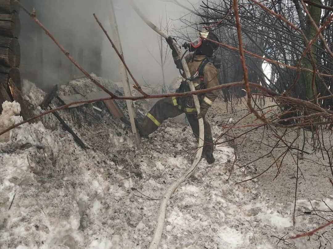 В Азнакаевском районе загорелся частный дом