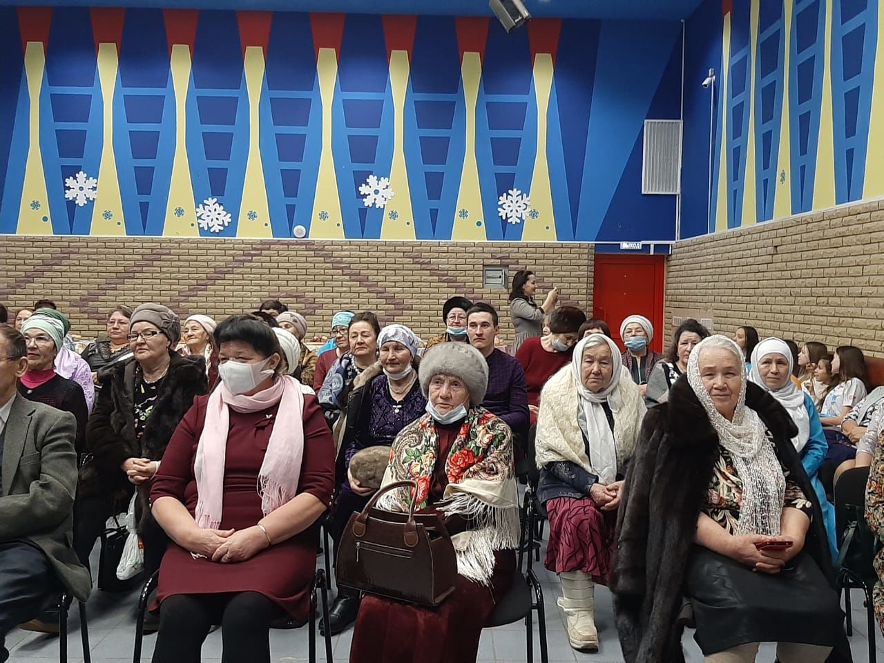 Азнакаевские территориальные общественные самоуправления поздравили милых дам