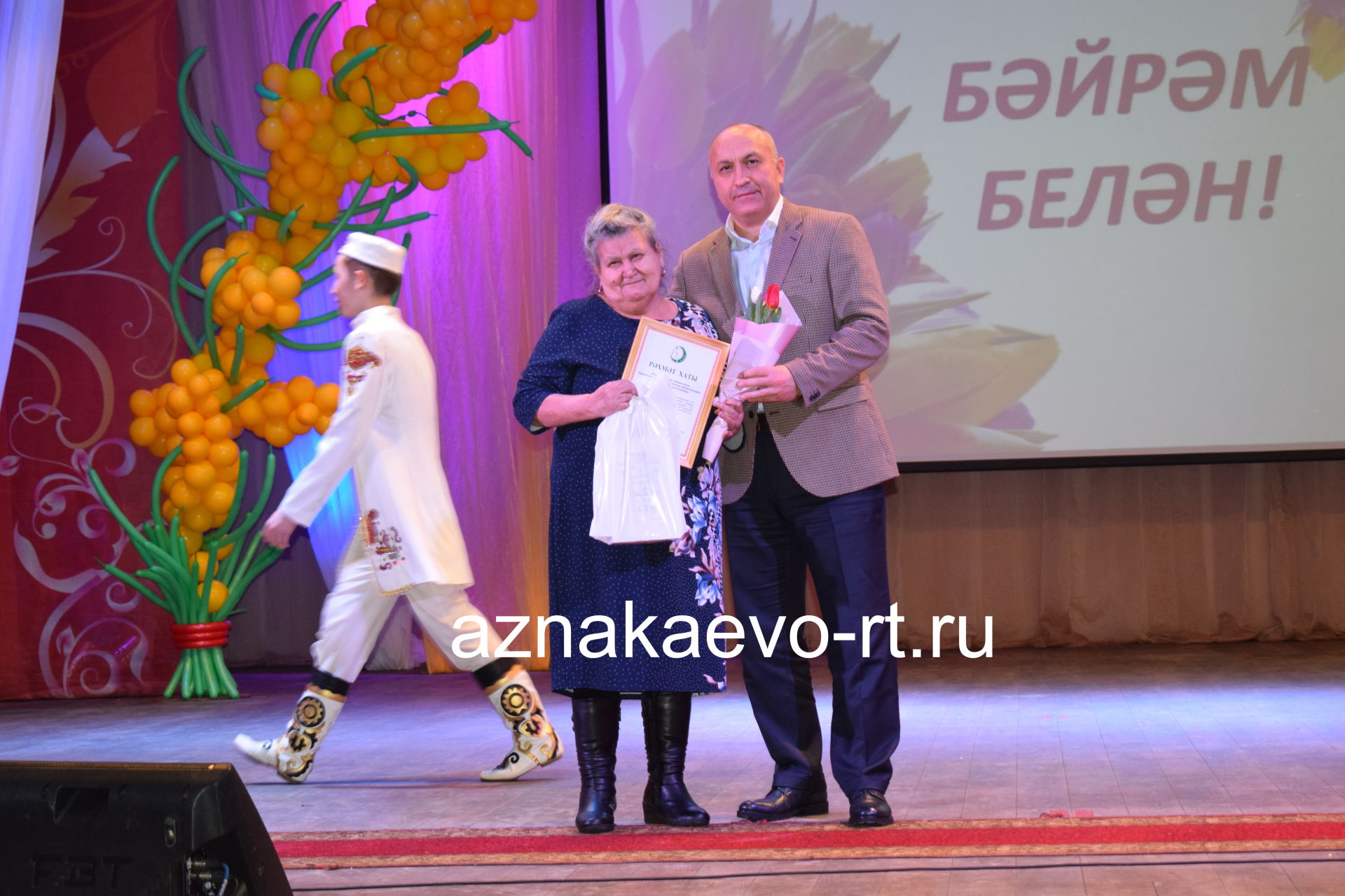 В Азнакаево поздравили с праздником всех жительниц района