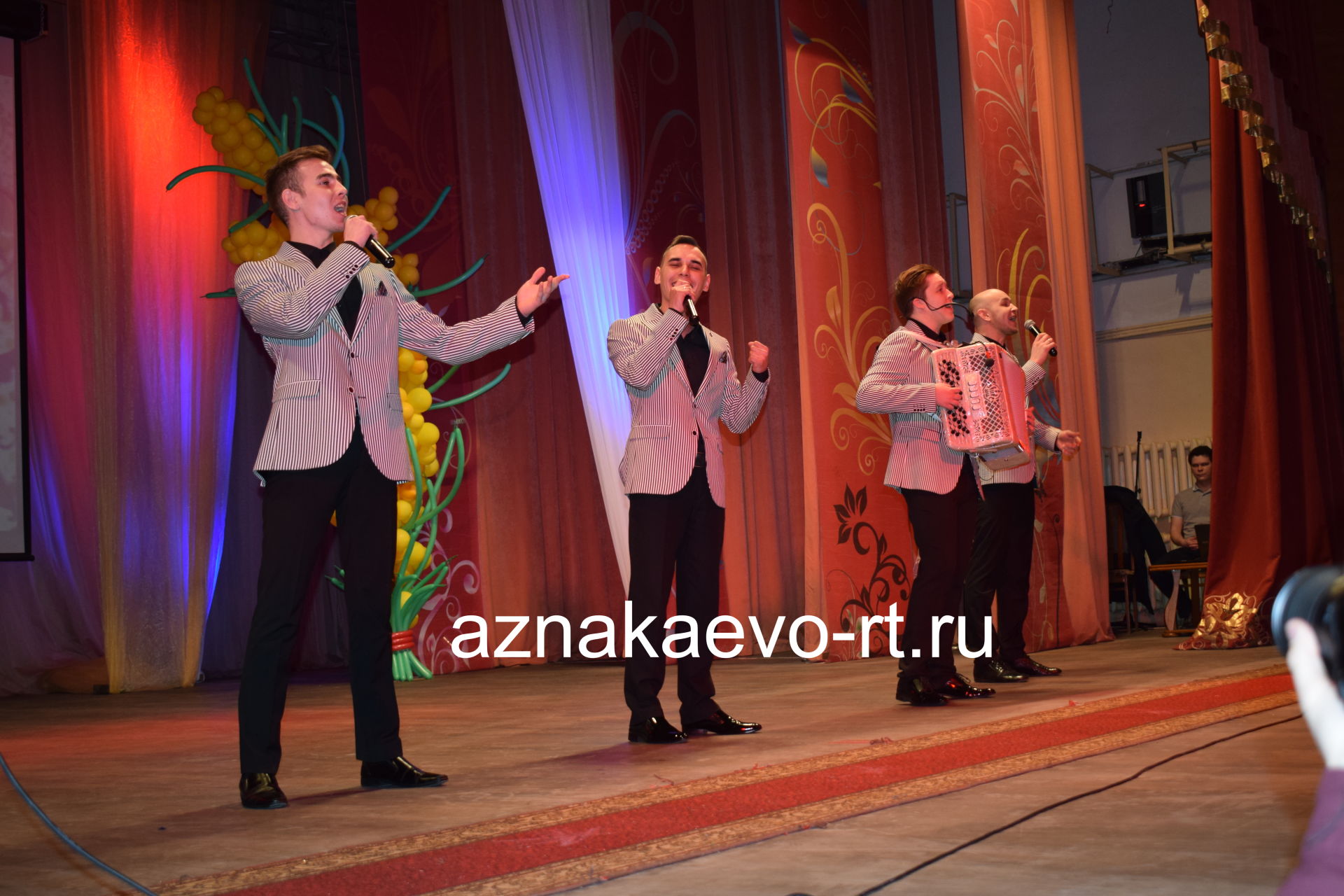 В Азнакаево поздравили с праздником всех жительниц района