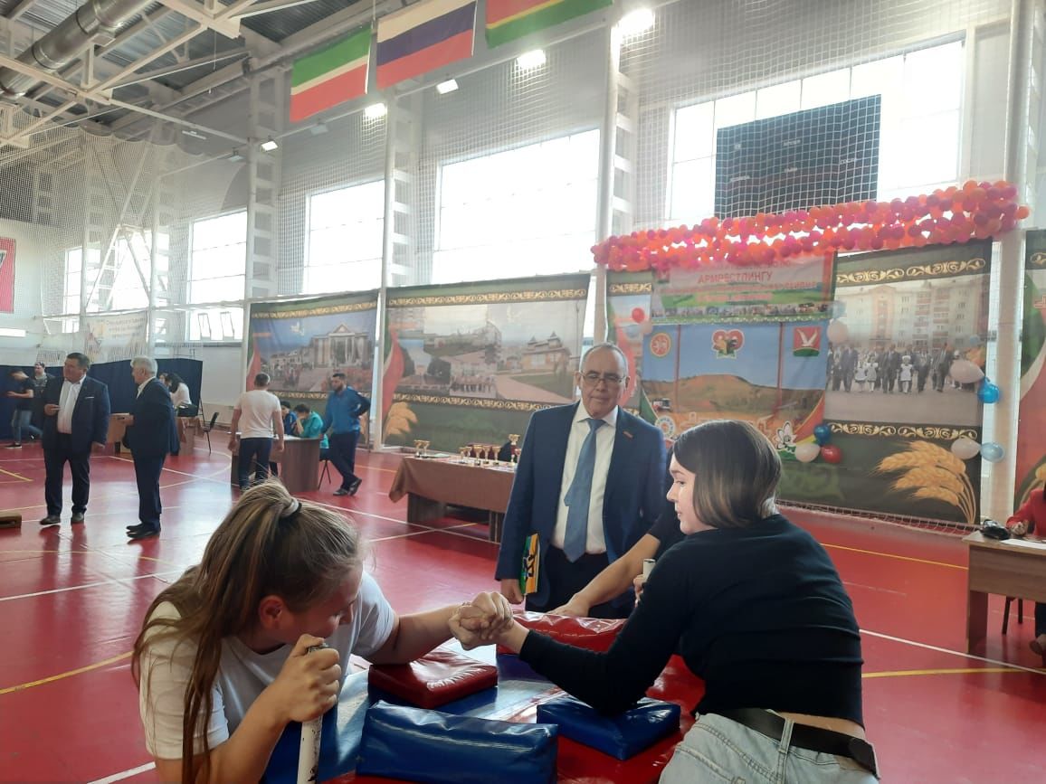 В Азнакаево прошел районный турнир по армрестлингу