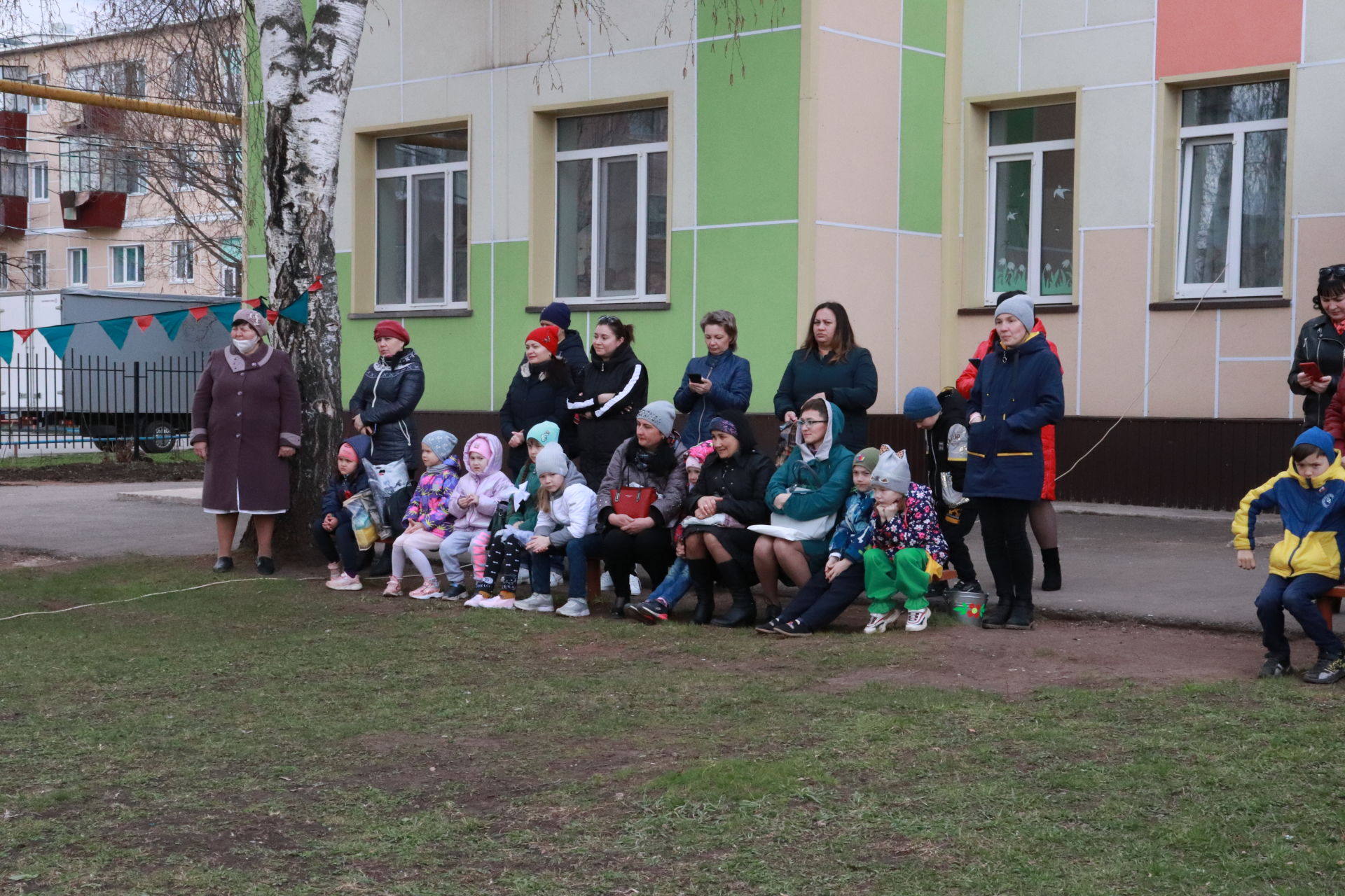 Азнакай шәһәренең "Айсылу" балалар бакчасында шигырь укучылар бәйгесендә җиңүчеләрне бүләкләделәр