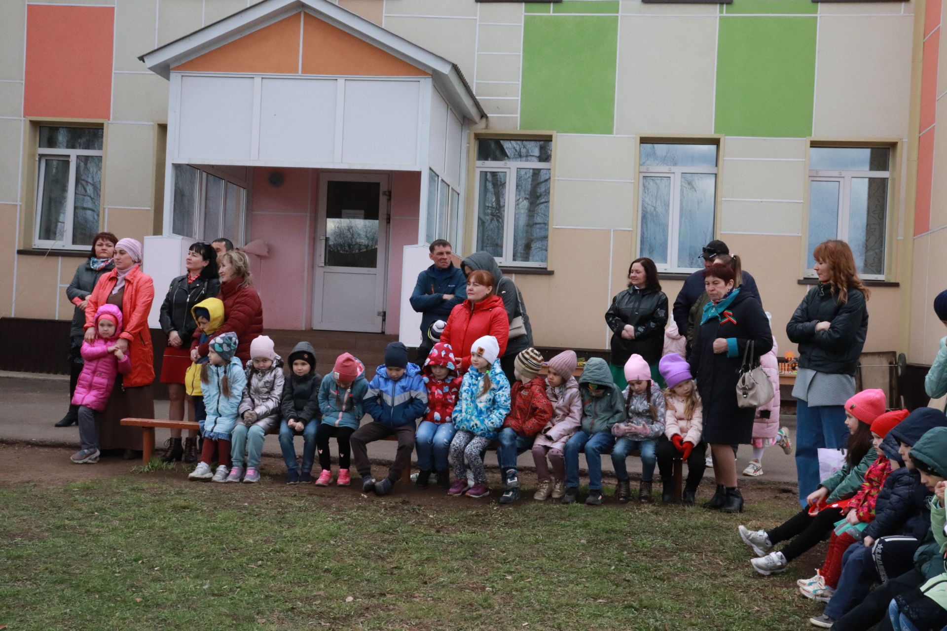 Азнакай шәһәренең "Айсылу" балалар бакчасында шигырь укучылар бәйгесендә җиңүчеләрне бүләкләделәр