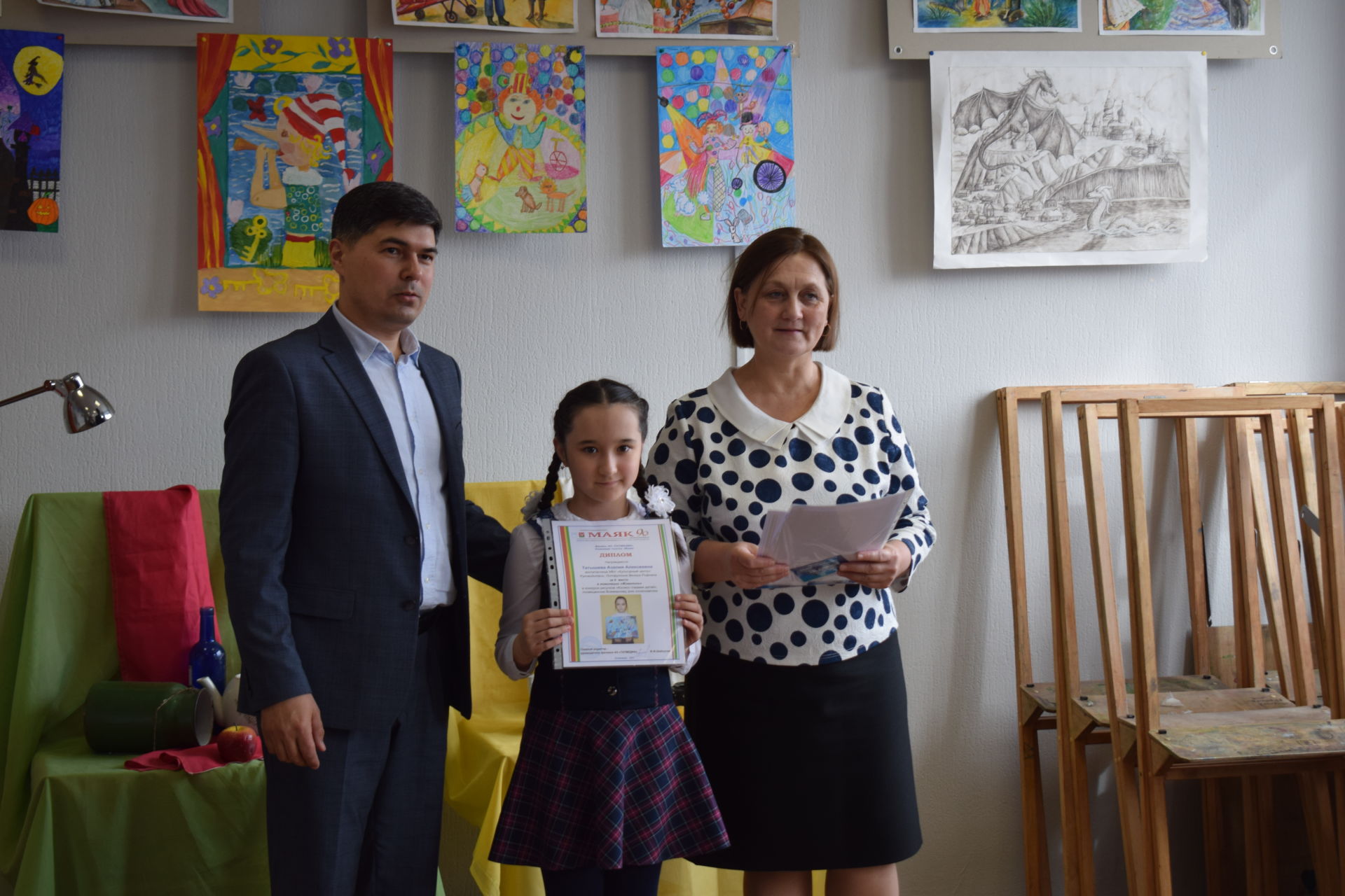 Награждение победителей конкурса детских рисунков "Космос глазами детей"