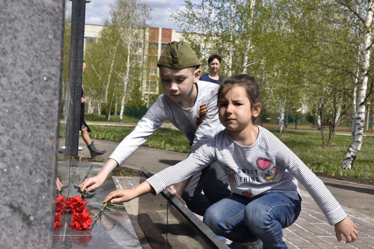 Монумент солдат Победы скульптор