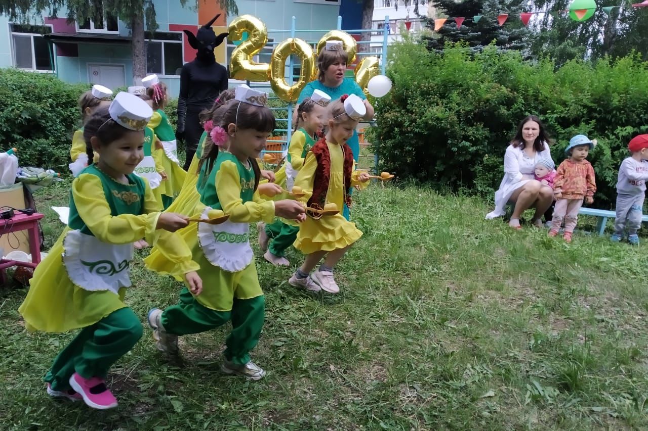 На Сабантуй в азнакаевском детском саду пришли Шурале и Былтыр