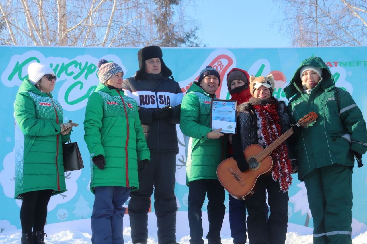 В Азнакаево прошли соревнования на креативных санях