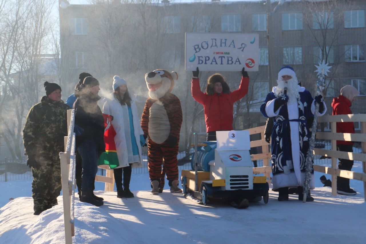 В Азнакаево прошли соревнования на креативных санях