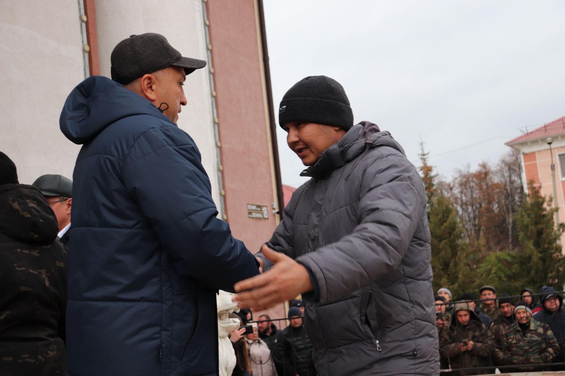 Азнакайдан мобилизацияләнгән 45 егетне хәрби өйрәнүләргә озаттылар