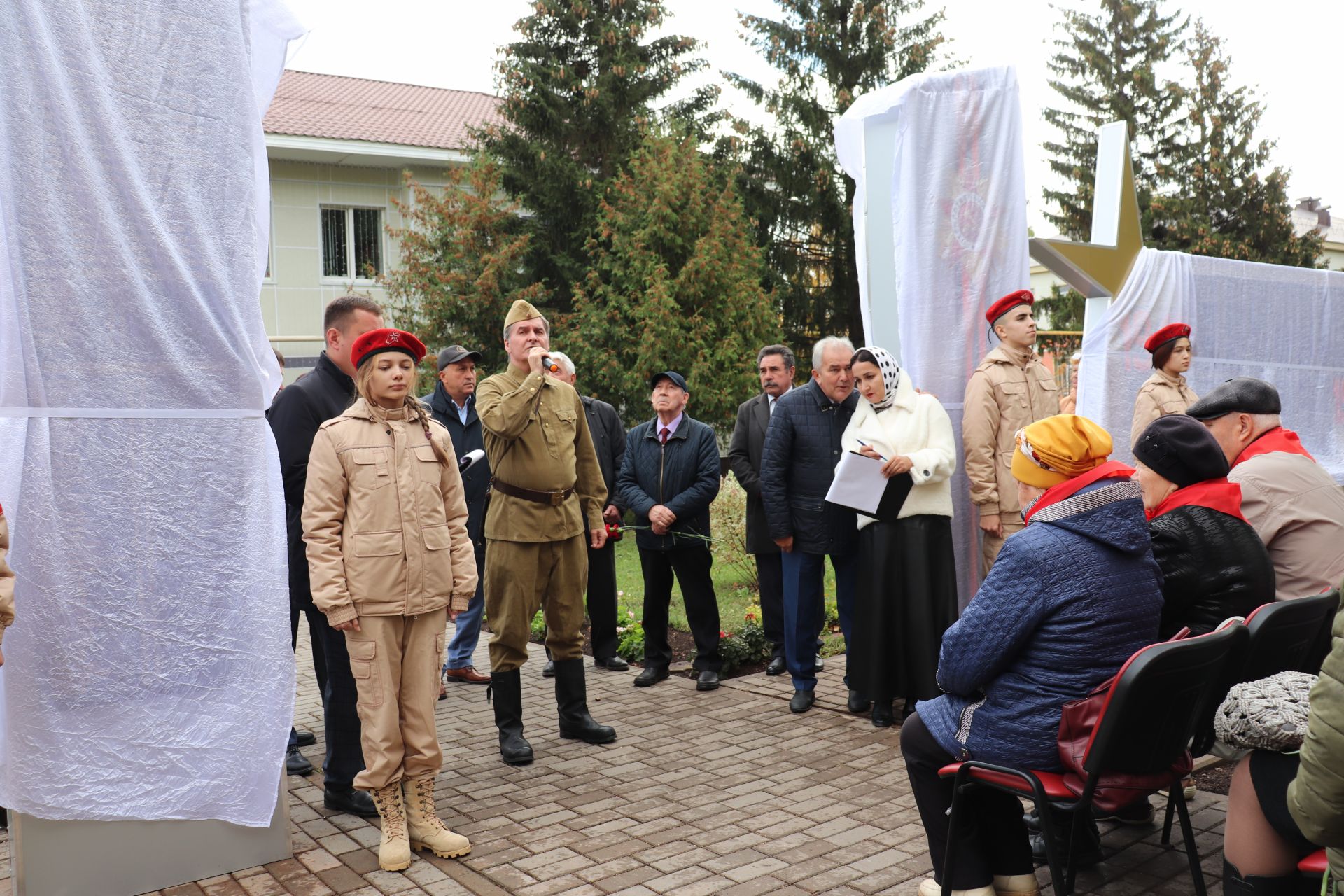 Азнакайда укытучылар хөрмәтенә стела ачылды