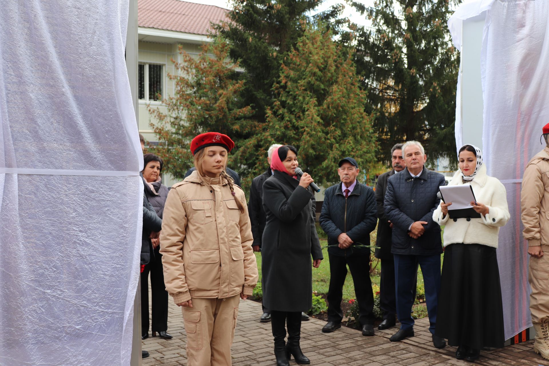 Азнакайда укытучылар хөрмәтенә стела ачылды