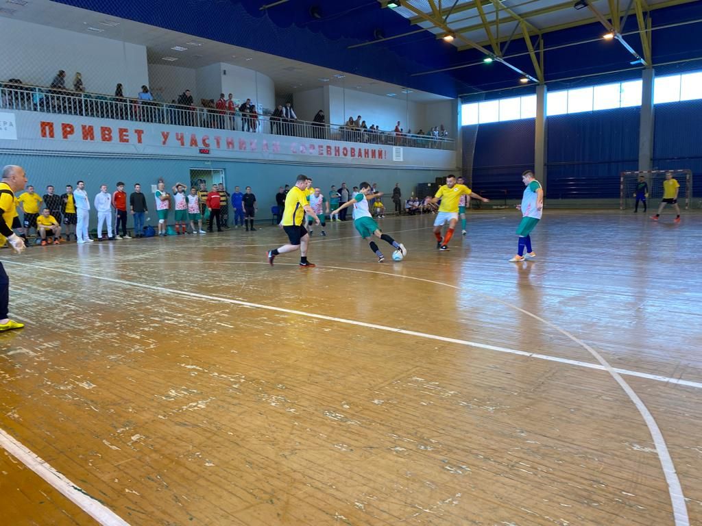 Футбольная команда муниципальных служащих Азнакаевского района завоевала второе место по республике