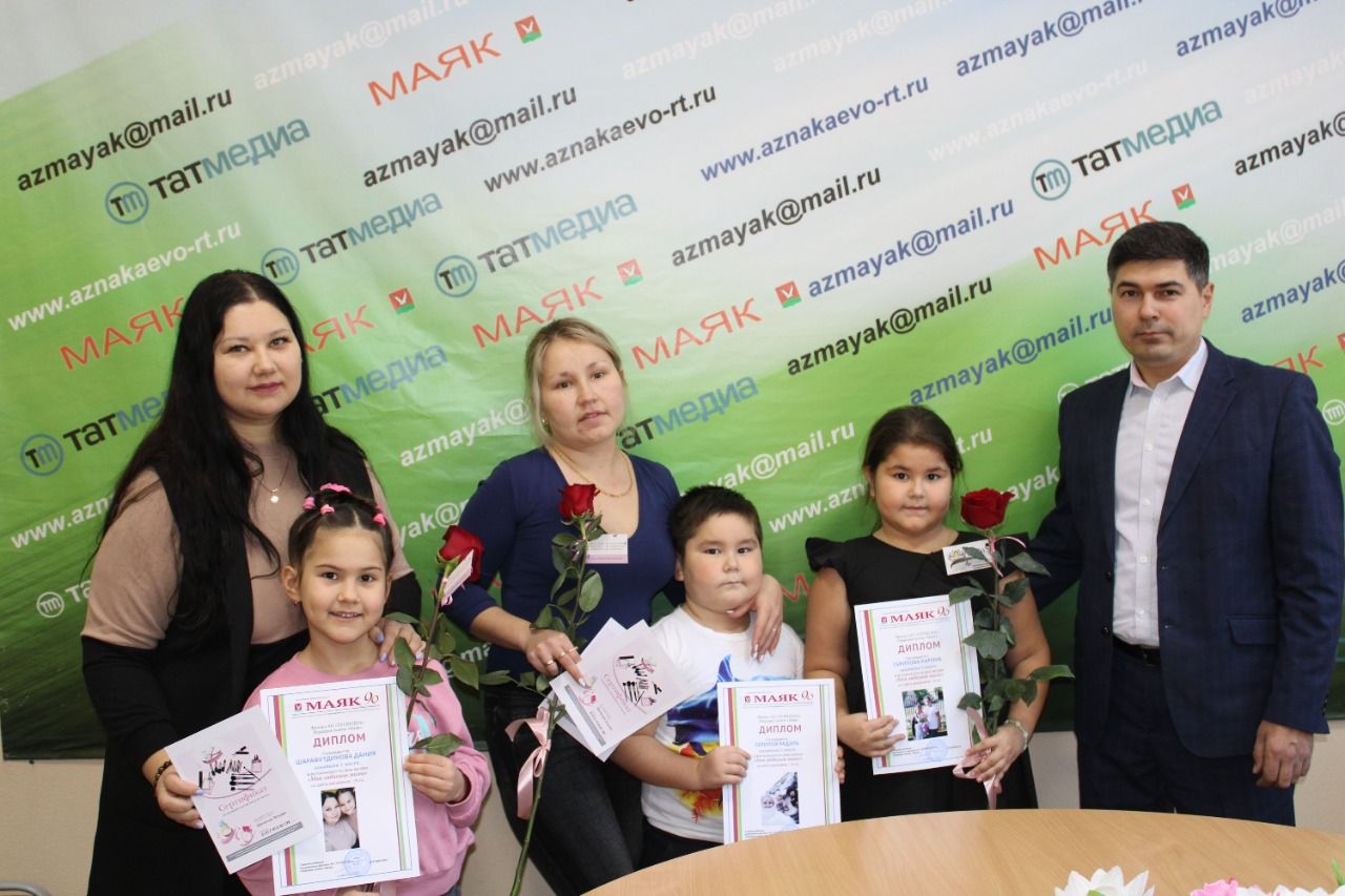 В редакции газеты «Маяк» состоялось награждение победителей фотоконкурса «Моя любимая мама»