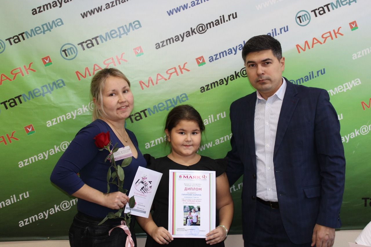 В редакции газеты «Маяк» состоялось награждение победителей фотоконкурса «Моя любимая мама»