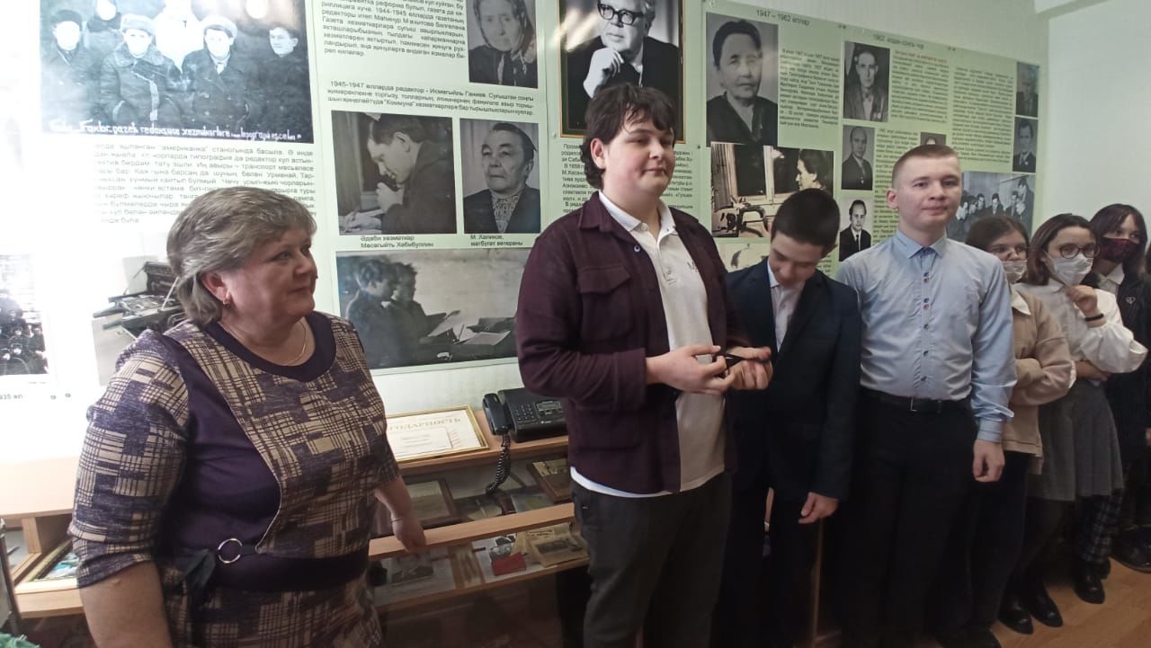 Сегодня учащиеся 9,10 классов школы №7  г.Азнакаево посетили музей редакции газеты «Маяк»