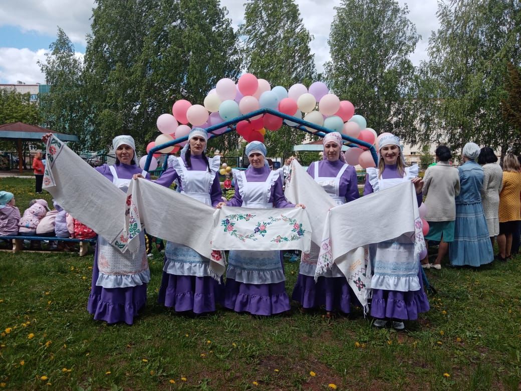 Азнакайның “Улыбка” бакчасында балалар Сабантуйга җыелды