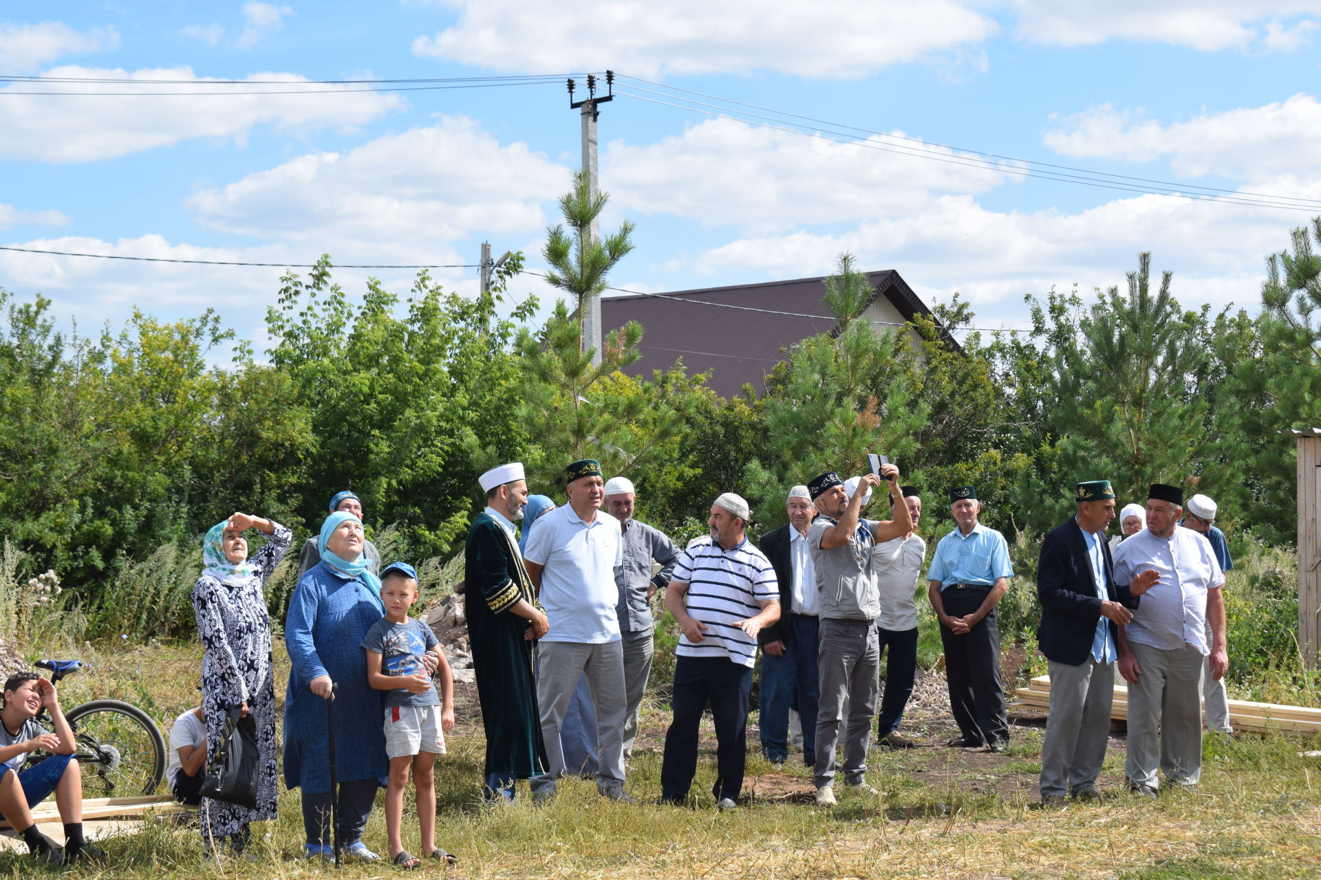 В Азнакаево на новой мечети установлен полумесяц