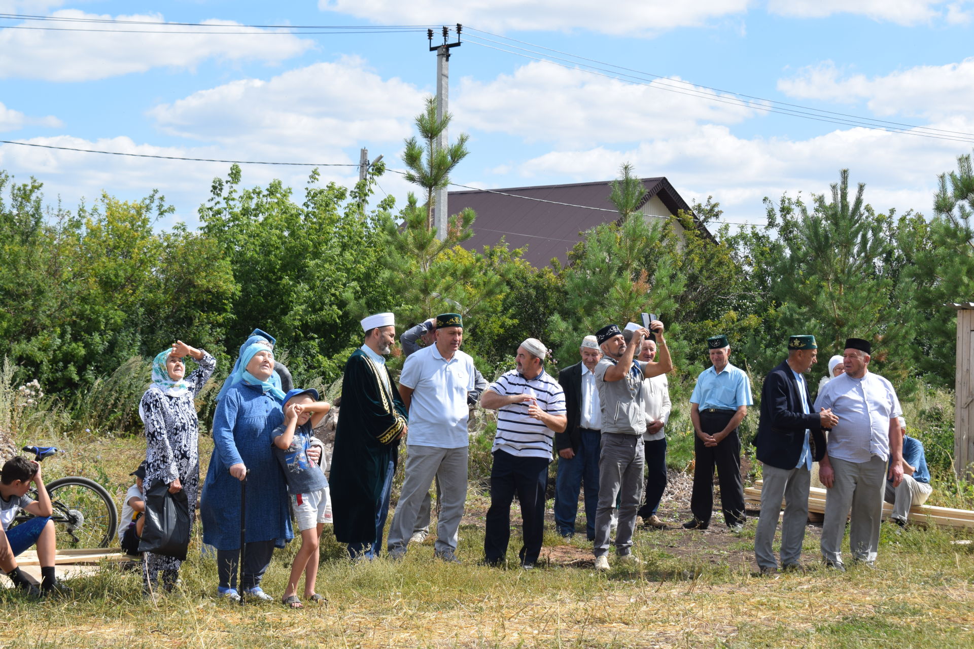 В Азнакаево на новой мечети установлен полумесяц