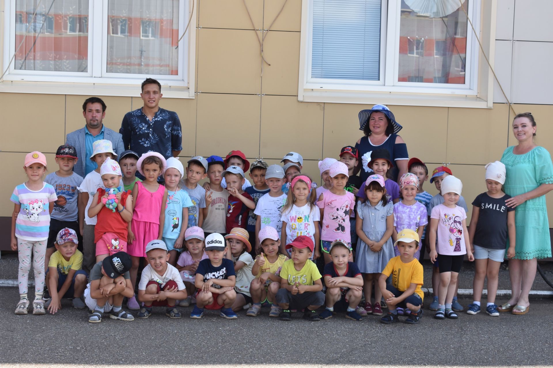 В Азнакаево сотрудники Культурного центра провели детский праздник дружбы