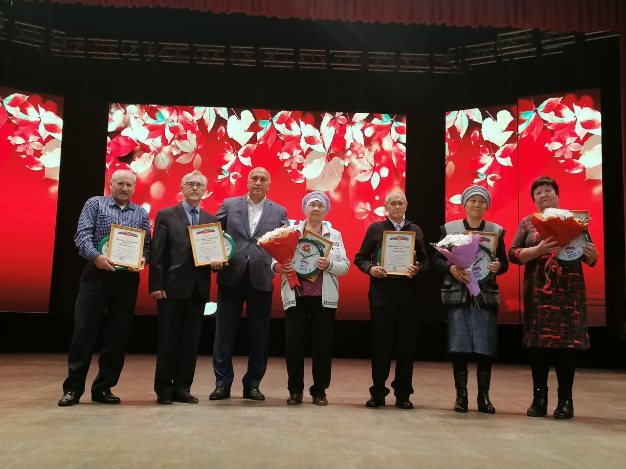 В Азнакаево прошел праздничный концерт в честь Дня пожилых людей