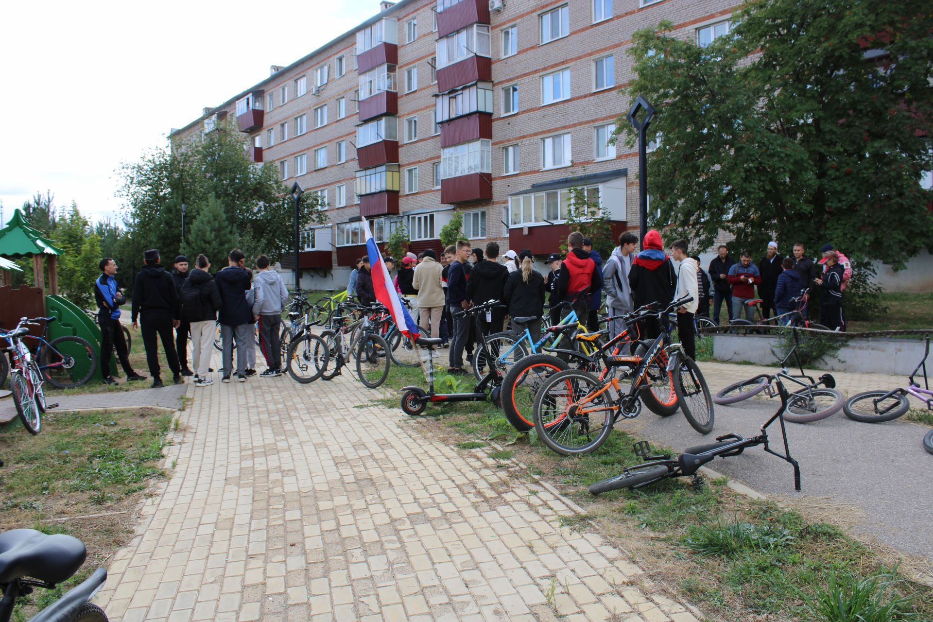 В Азнакаево состоялся велопробег «Молодежь против экстремизма»