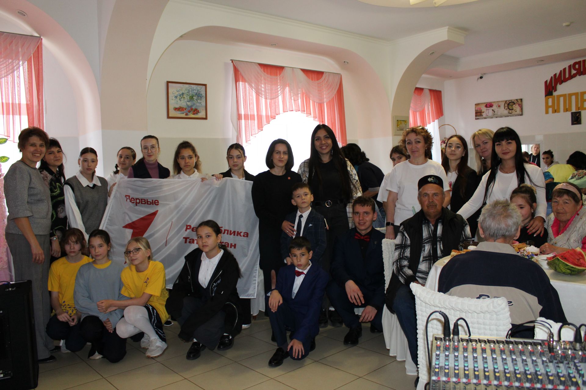 Актүбә картлар йортында Өлкәннәр көне уңаеннан матур бәйрәм үтте