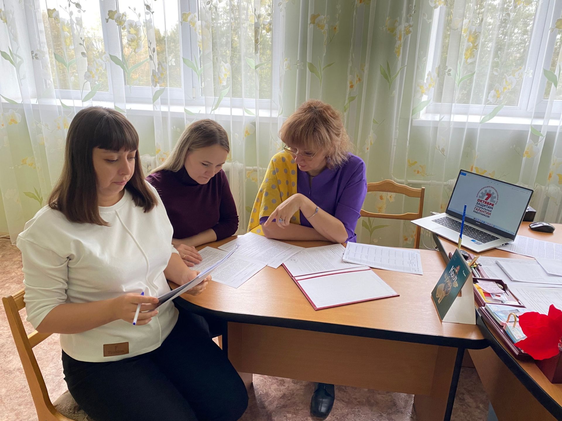 «Азнакай балалар сәнгать мәктәбене»нең профсоюз комитеты түгәрәк өстәл үткәрде