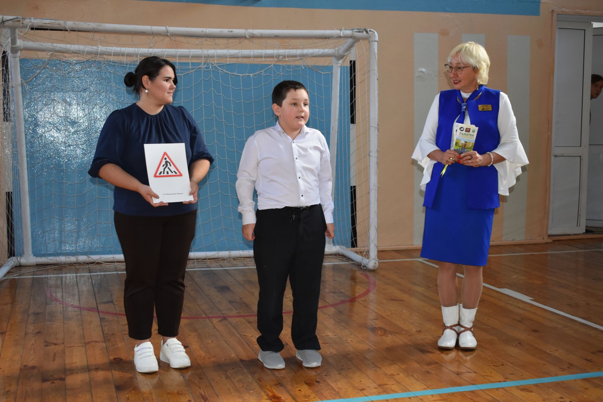 В Азнакаево проводятся профилактические беседы по ПДД