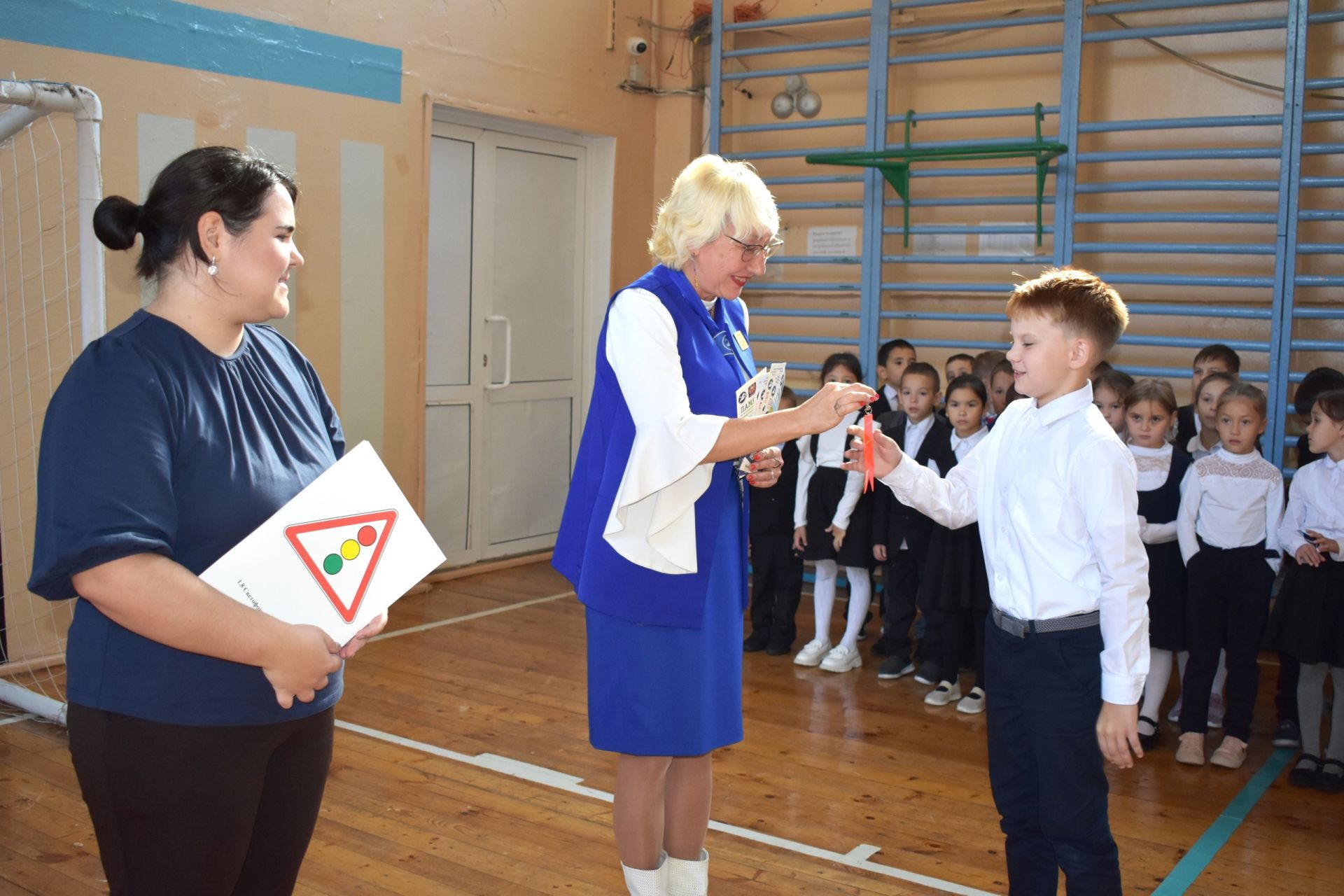 В Азнакаево проводятся профилактические беседы по ПДД