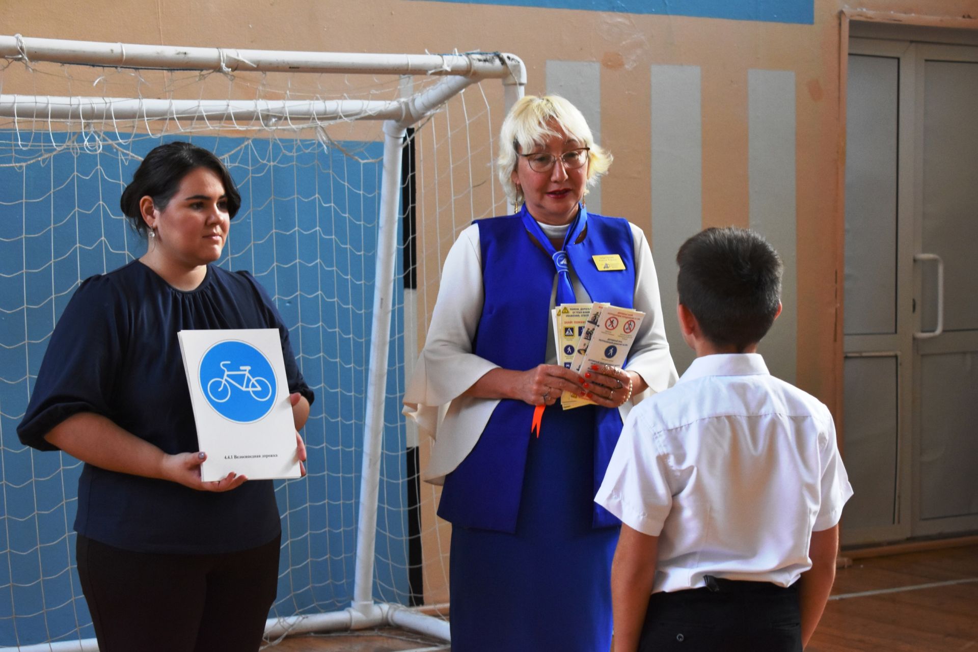 В Азнакаево проводятся профилактические беседы по ПДД