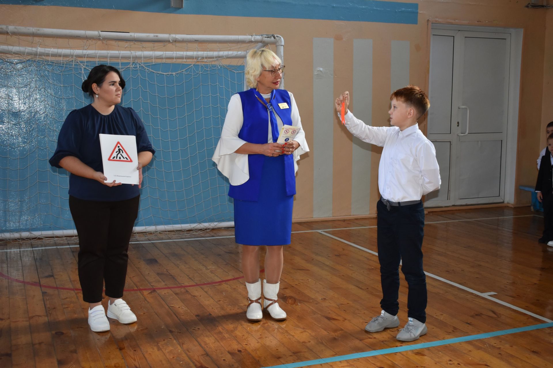 В Азнакаево проводятся профилактические беседы по ПДД