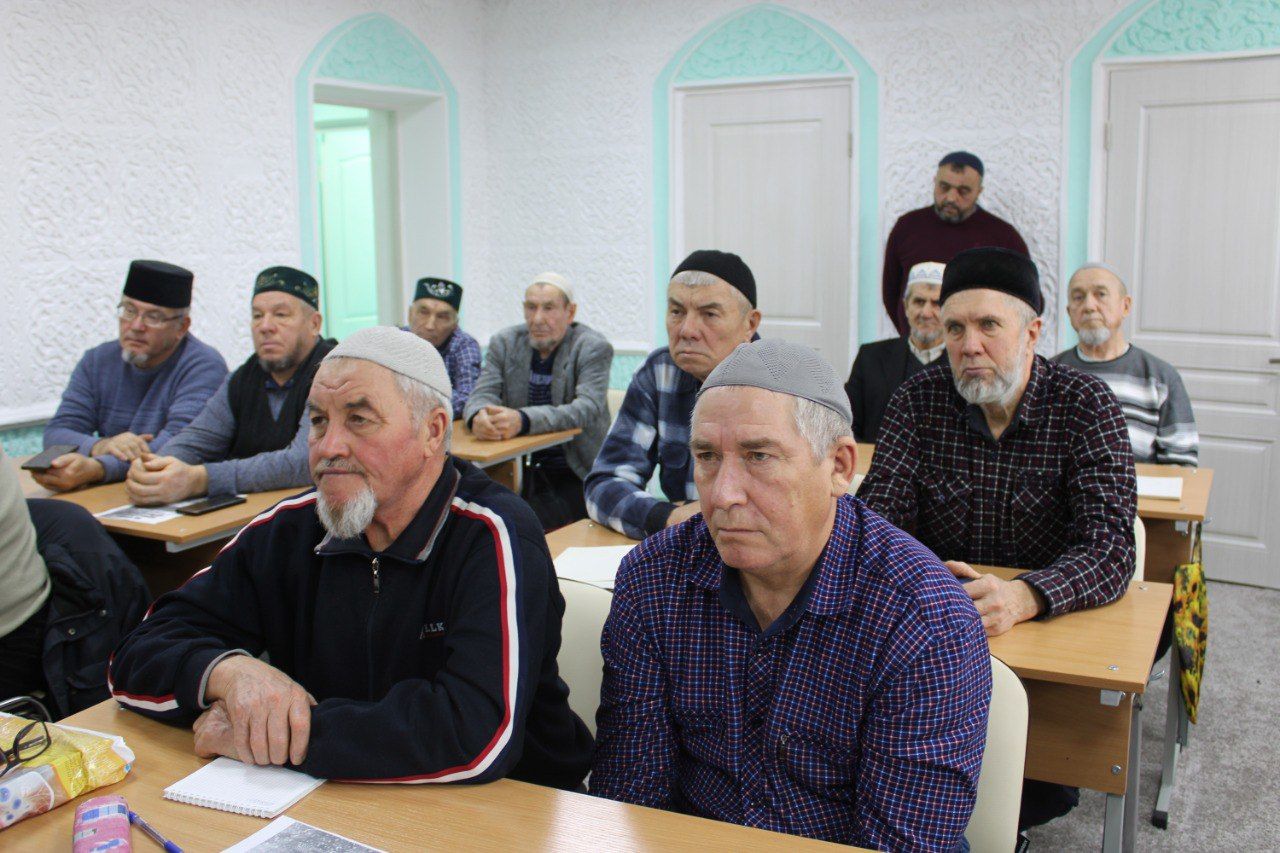 В Азнакаевской Ак мечети собрались имамы