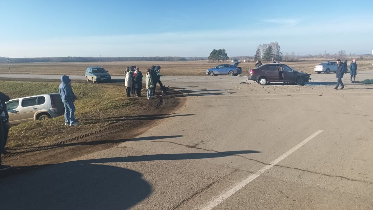 В Азнакаево произошла авария с участием двух женщин