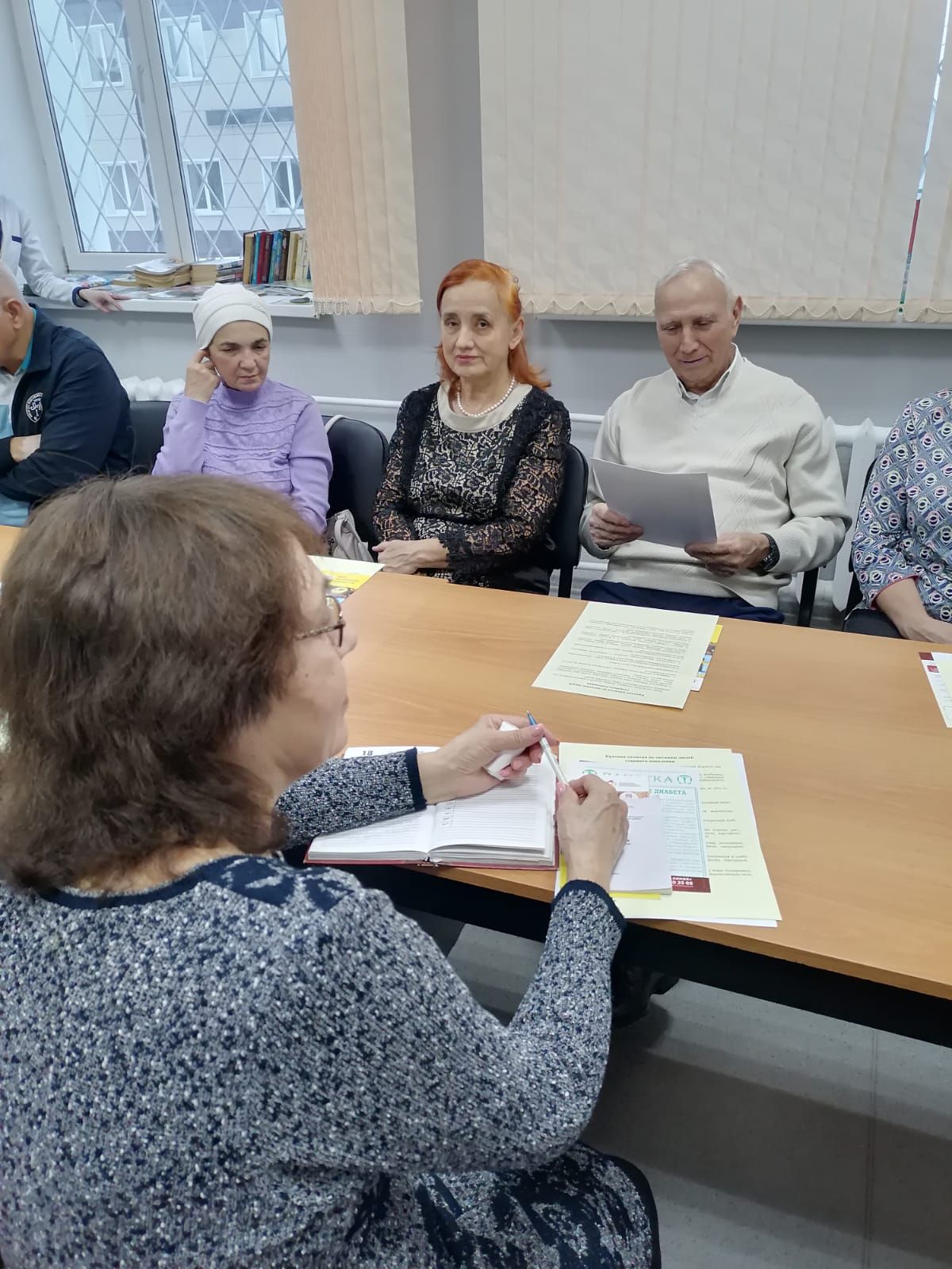 В Центре общения старшего поколения г. Азнакаево участники ЦОСП г. Азнакаево встретились с медицинскими работниками из ЦРБ