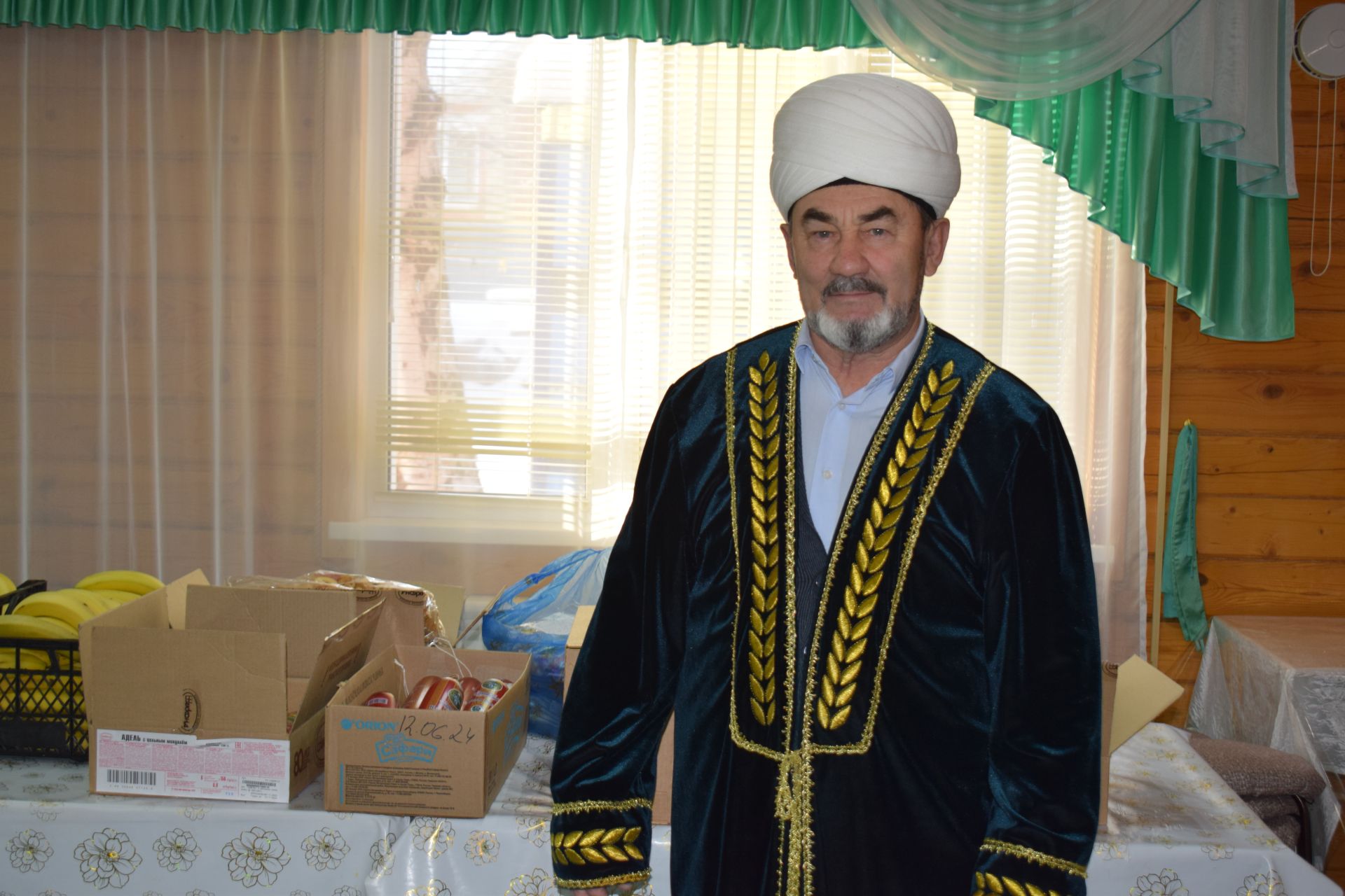 Азнакаевская «Голубая мечеть» порадовала подарками