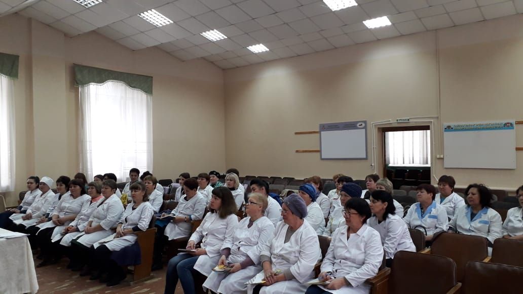 Азнакайда фельдшерлар көнен билгеләп үтәләр