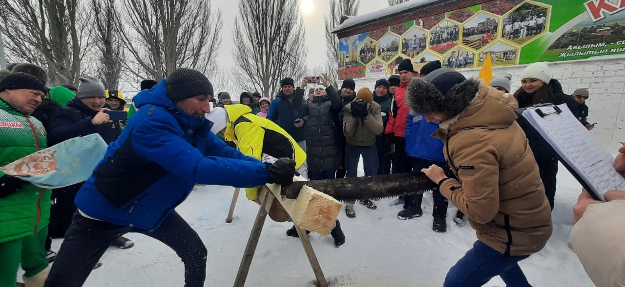 Азнакайлылар спартакиадада аркылы пычкы белән утын кисүдә ярышты