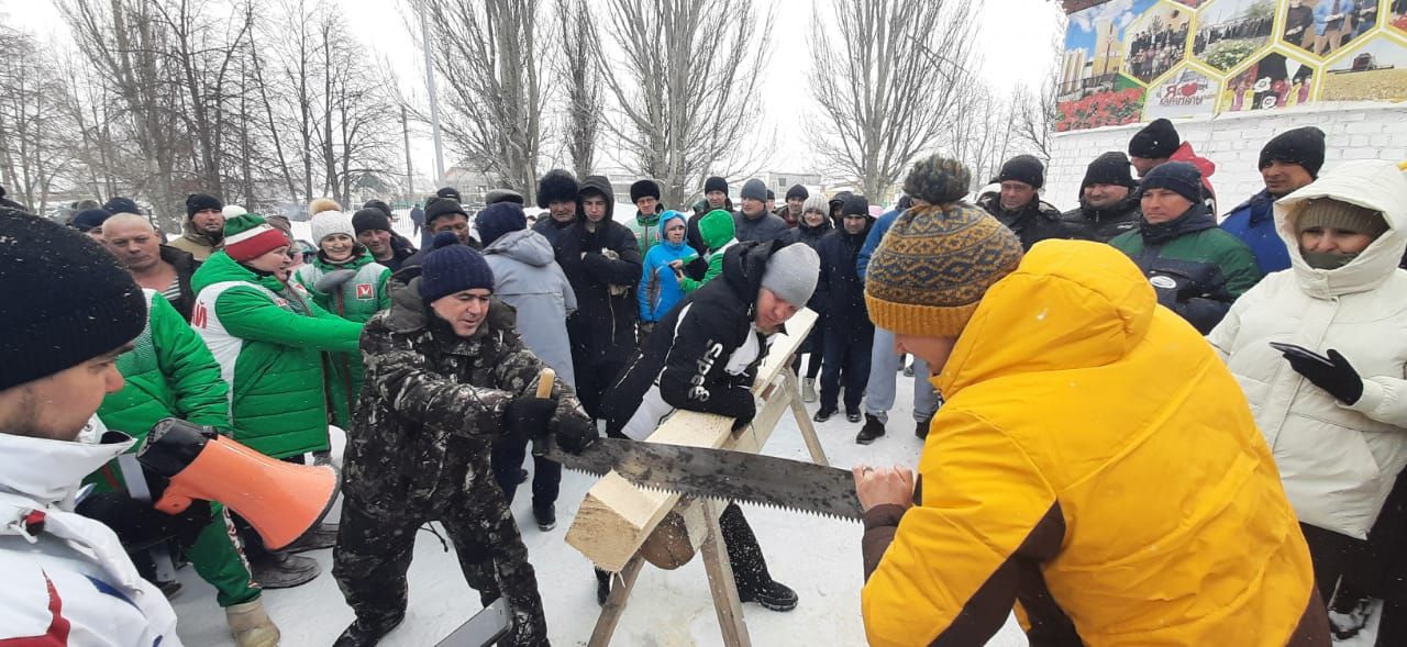 Азнакайлылар спартакиадада аркылы пычкы белән утын кисүдә ярышты