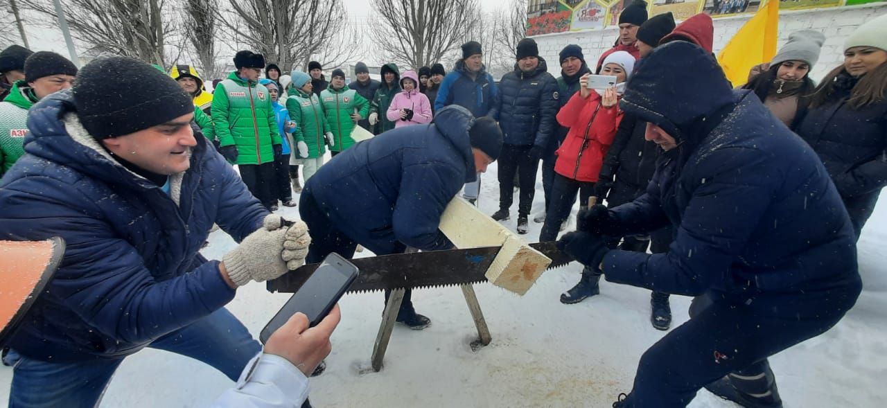 Азнакайлылар спартакиадада аркылы пычкы белән утын кисүдә ярышты