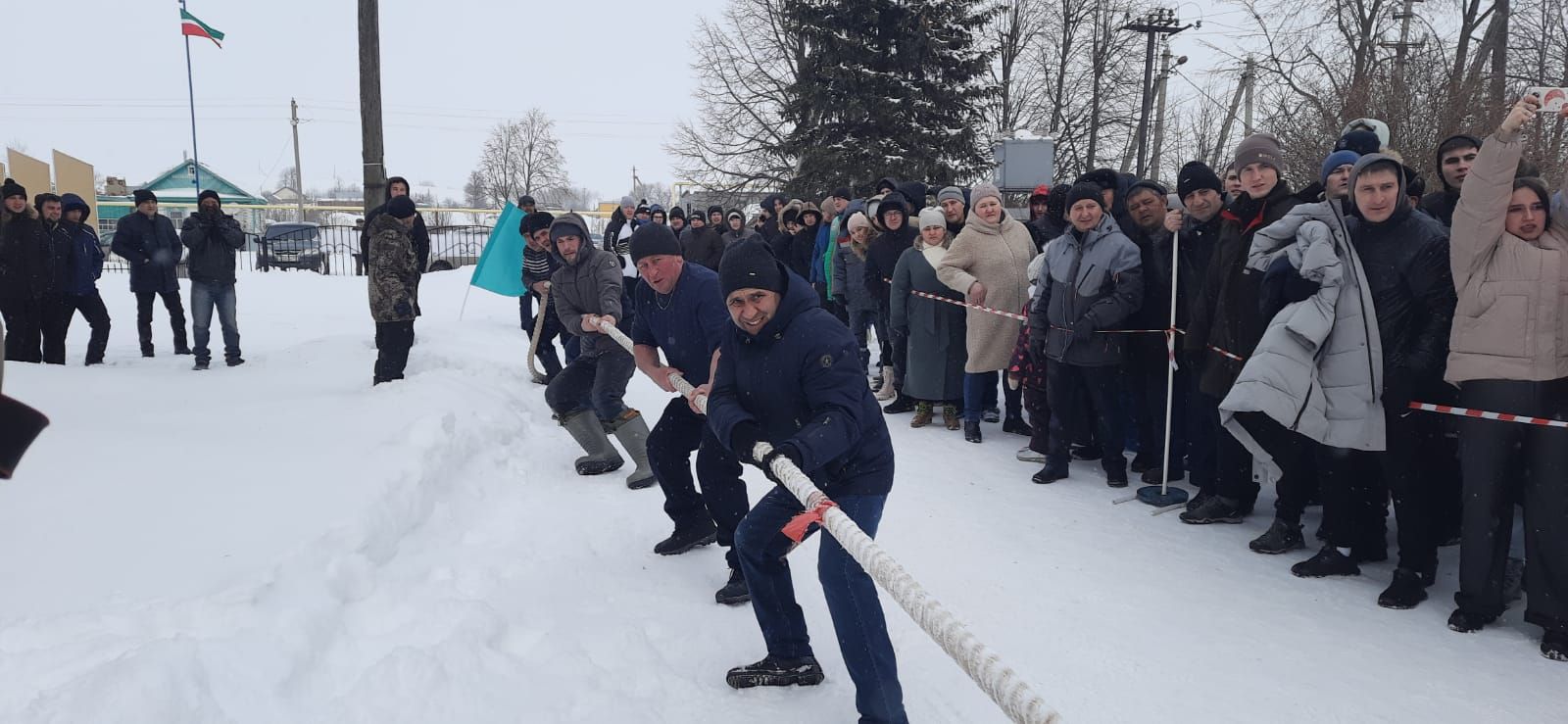 Азнакайда авыл яшьләре спартакиадасында аркан тарту ярышы