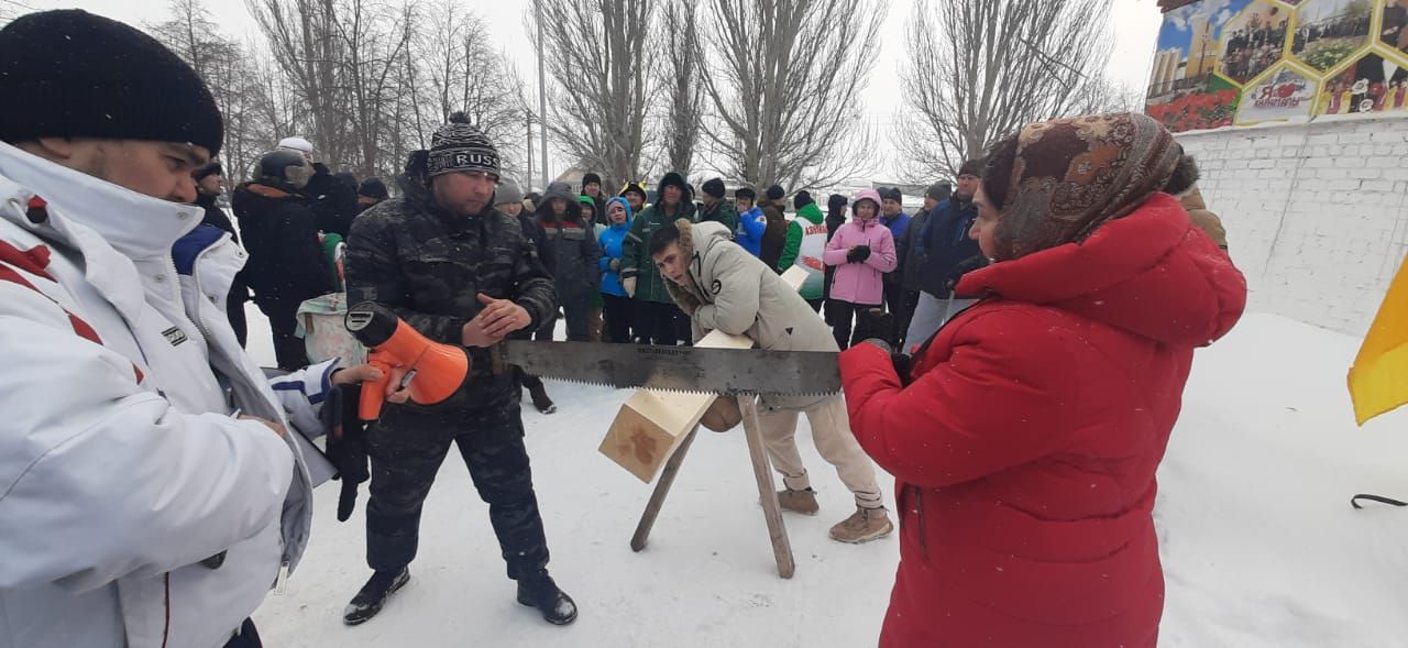 Азнакайлылар спартакиадада аркылы пычкы белән утын кисүдә ярышты