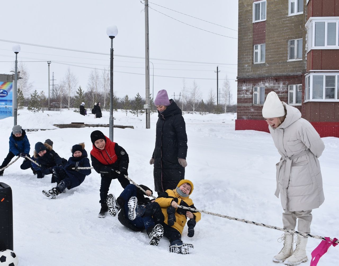 В Азнакаево для детей провели спортивные игры на свежем воздухе