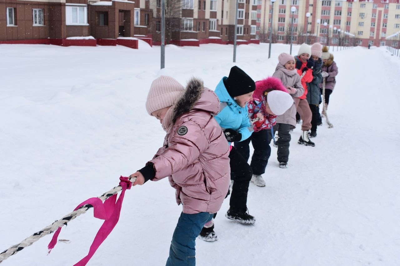 В Азнакаево для детей провели спортивные игры на свежем воздухе