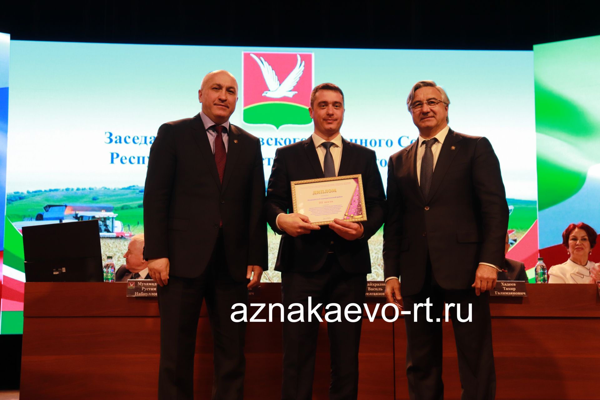 Васил Шәйхразиев: “Азнакай күп күрсәткечләр буенча үрнәк”