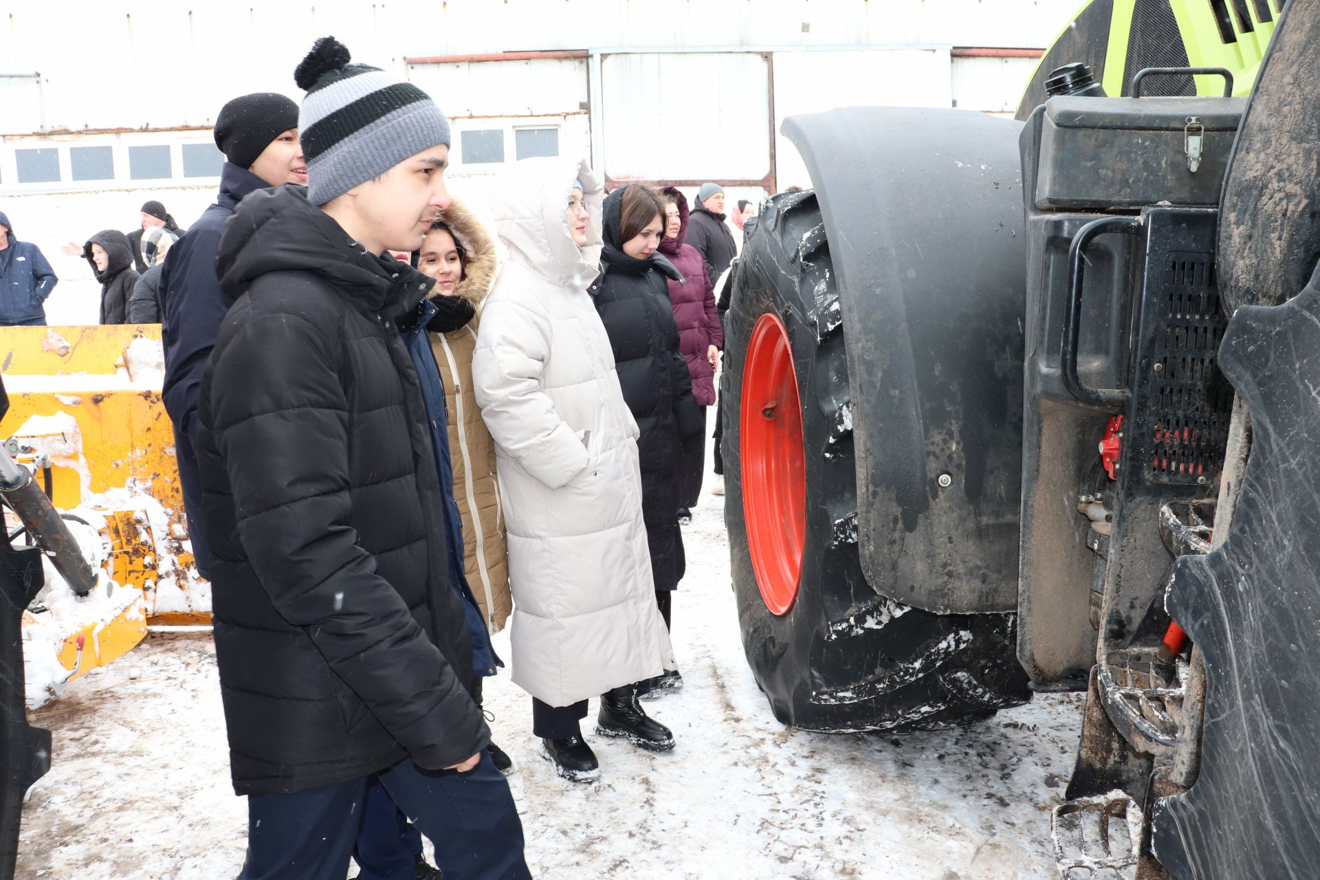 Азнакай укучылары авыл хуҗалыгы белән таныша