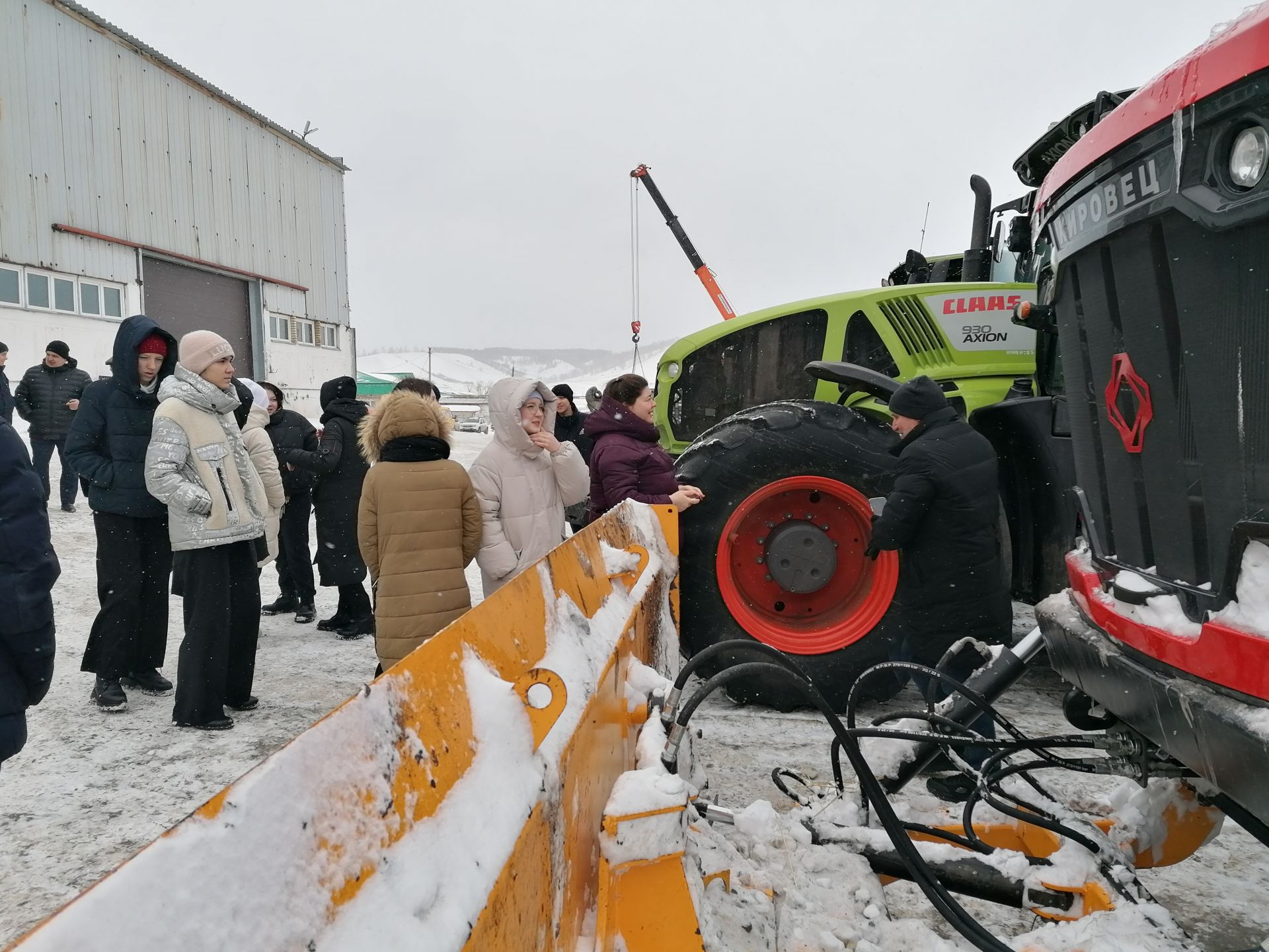 Азнакай укучылары авыл хуҗалыгы белән таныша