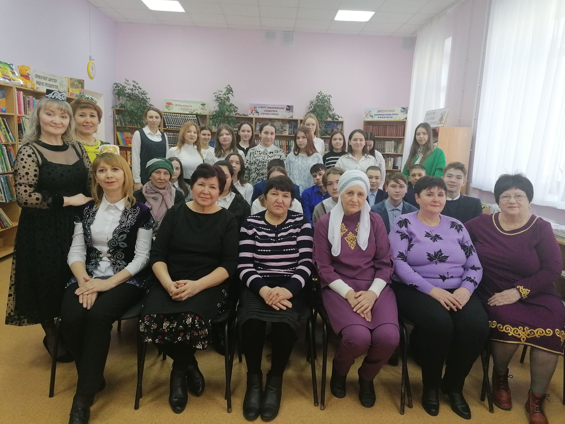 Азнакаевские поэтессы встретились с учащимися